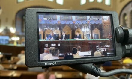 AZ INFORMER ÉS AZ ALO BULVÁRLAPOKHOZ KÖTHETŐ TELEVÍZIÓK NEM KÖZVETÍTIK A HELYI KÉPVISELŐ-TESTÜLETI ÜLÉSEKET