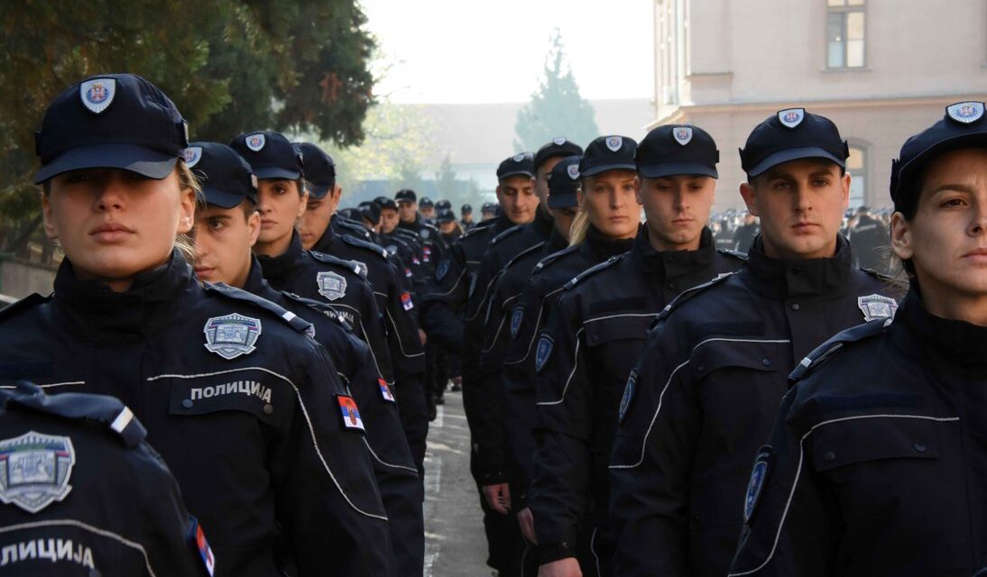 FEGYELMI ELJÁRÁSSAL FENYEGETIK AZ ÚJVIDÉKI TRAGÉDIÁRÓL POSZTOT ÍRÓ RENDŐRTISZTET