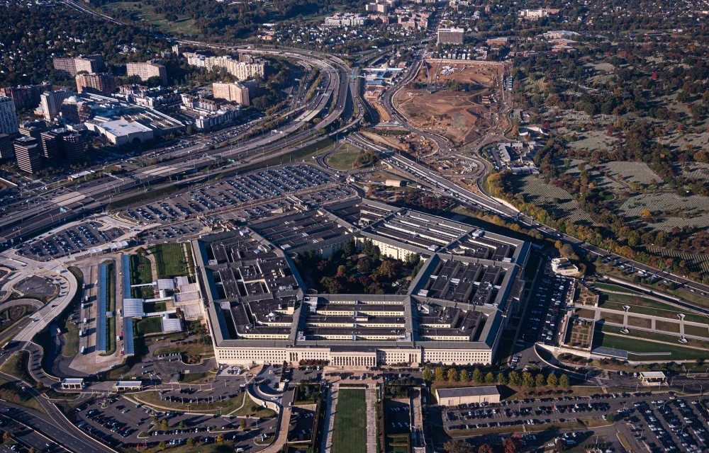 KITILTJÁK AZ ÚJSÁGÍRÓKAT A PENTAGON SAJTÓIRODÁJÁBÓL