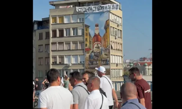 AZ ANEM ELÍTÉLTE KÉT FOTÓSNAK ÉS EGY EGYETEMI HALLGATÓNAK A HALADÓK ESEMÉNYÉN VALÓ ELŐÁLLÍTÁSÁT