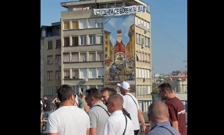 AZ ANEM ELÍTÉLTE KÉT FOTÓSNAK ÉS EGY EGYETEMI HALLGATÓNAK A HALADÓK ESEMÉNYÉN VALÓ ELŐÁLLÍTÁSÁT