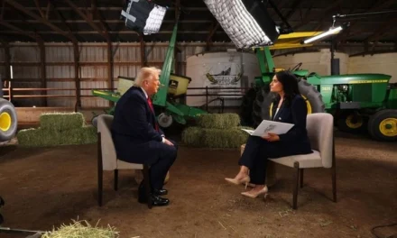 TRUMP FAKÉPNÉL HAGYTA AZ NBC STÁBJÁT MIUTÁN INTERJÚ KÖZBEN ÖSSZEVITATKOZOTT A RIPORTERNŐVEL (VIDEÓVAL)