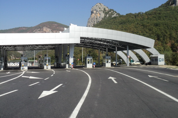 ÚJABB MONTENEGRÓI MÉDIAVEZETŐ KAPOTT SZERBIAI BEUTAZÁSI TILALMAT