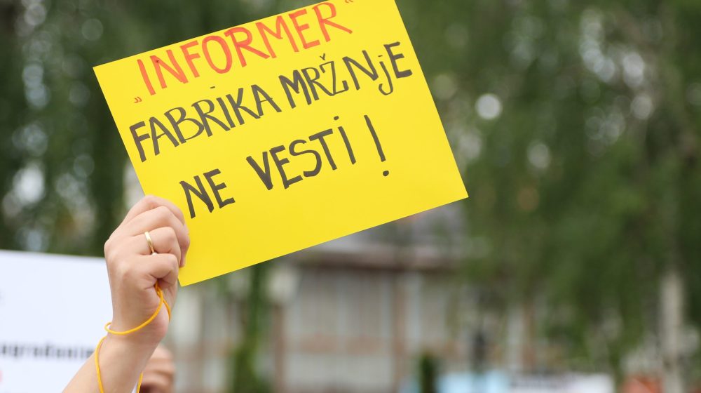 A SZERB ÜGYVÉDI KAMARA AZ INFORMER TELEVÍZIÓ BOJKOTTÁLÁSÁRA SZÓLÍTOTTA FEL A TAGSÁGÁT