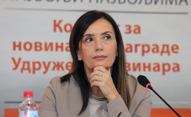 A BELGRÁDI POLITIKA NAPILAP ELBOCSÁJTOTTA A  SZERBIAI ÚJSÁGÍRÓK EGYESÜLETÉNEK (UNS) ALELNÖKÉT