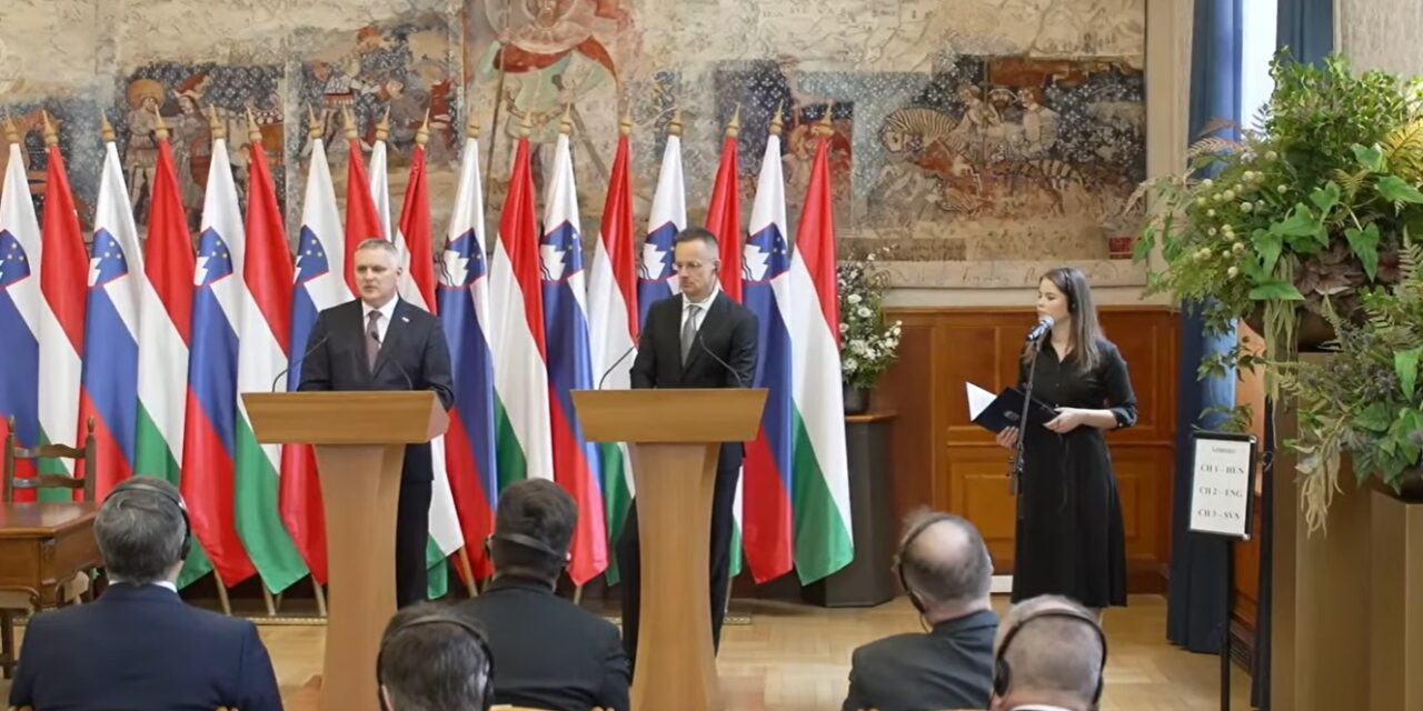 A KÜLÜGYMINISZTÉRIUM KIVEZÉNYELT MUNKATÁRSAIVAL TÖLTÖTTÉK FEL SZIJJÁRTÓ PÉTER SAJTÓTÁJÉKOZTATÓINAK NÉZŐTERÉT