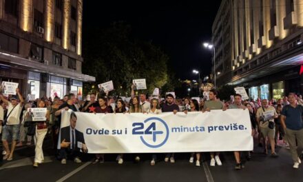 ZORAN KESIĆ ÉS MŰSORA MELLETT TÜNTETTEK BELGRÁDBAN