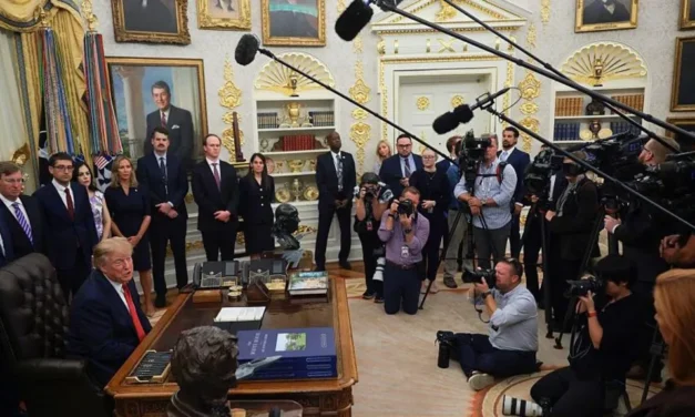 TRUMP KITILTANÁ A CNN-T, A POLITICÓT ÉS AZ MS NOW-T A FEHÉR HÁZBÓL
