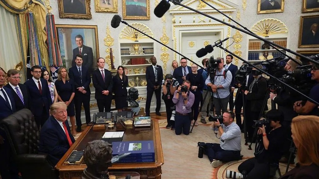 TRUMP KITILTANÁ A CNN-T, A POLITICÓT ÉS AZ MS NOW-T A FEHÉR HÁZBÓL