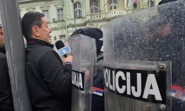 ANEM: A RENDŐRÖK ERŐSZAK ALKALMAZÁSÁVAL AKADÁLYOZTÁK  A NAGYBECSKEREKI KTV MUNKATÁRSAINAK A MUNKÁJÁT  (VIDEÓVAL)