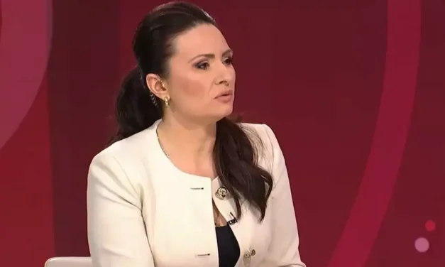 AZ RTS DOLGOZÓINAK EGY CSOPORTJA BOCSÁNATOT KÉRT A SZERB KÖZTÉVÉ HÍRMŰSORAINAK SZERKESZTŐJE ÁLTAL TETT KIJELENTÉSEK MIATT (VIDEÓVAL)