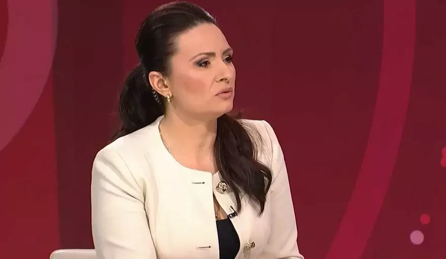 AZ RTS DOLGOZÓINAK EGY CSOPORTJA BOCSÁNATOT KÉRT A SZERB KÖZTÉVÉ HÍRMŰSORAINAK SZERKESZTŐJE ÁLTAL TETT KIJELENTÉSEK MIATT (VIDEÓVAL)