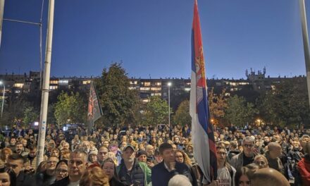 TÖBB SZÁZAN ÁLLTAK KI A NOVA.RS SZERKESZTŐSÉGE MELLETT
