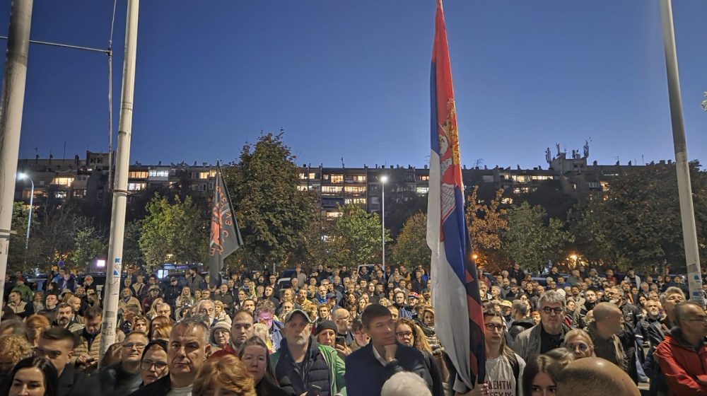 TÖBB SZÁZAN ÁLLTAK KI A NOVA.RS SZERKESZTŐSÉGE MELLETT