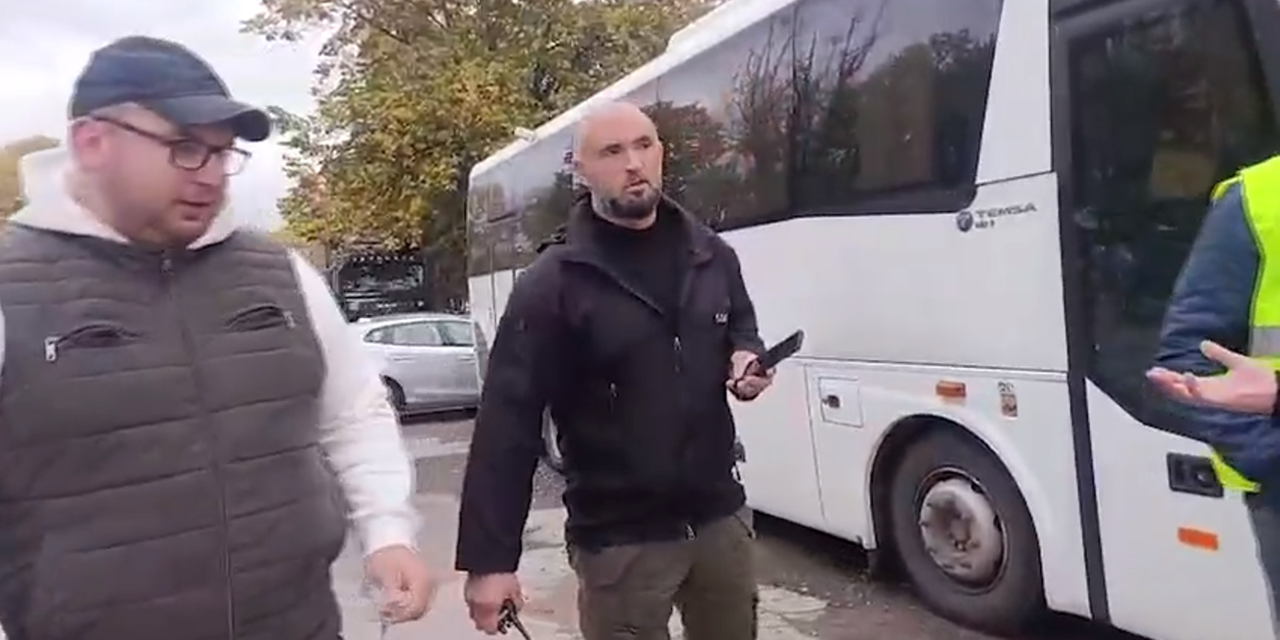 BIZTONSÁGI FENYEGETÉSNEK MINŐSÍTETTÉK AZ ÚJSÁGÍRÓKAT A SZERB KORMÁNYPÁRT RENDEZVÉNYÉN (VIDEÓVAL)